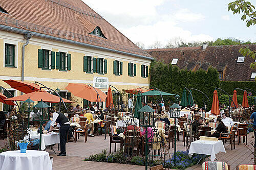 Biergarten mit Golfclub-Atmosphäre: das Forsthaus Wörnbrunn.