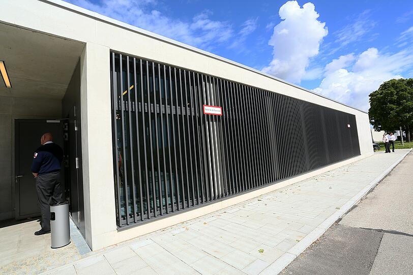 Der neue Hochsicherheitsgerichtssaal in Stadelheim. Die Bilder von der Einweihung!