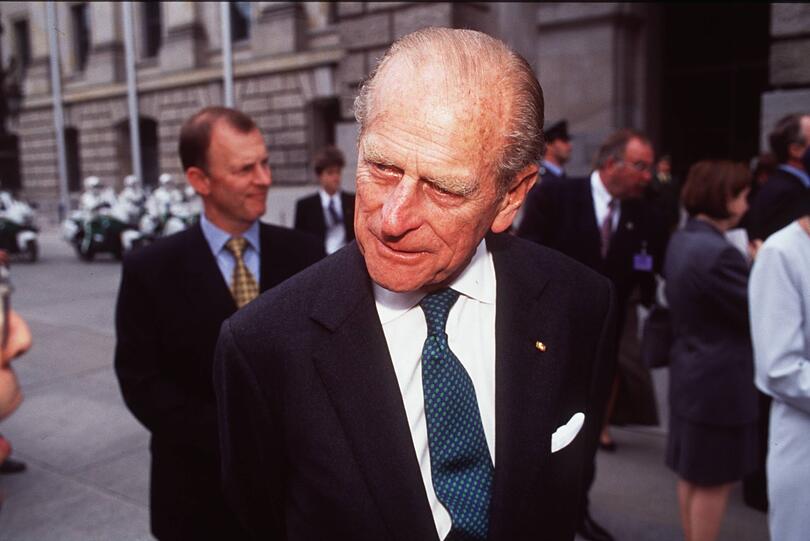 Im Jahr 2000 besucht Prinz Philip die britische Botschaft in Berlin. Er sprach fast fließend Deutsch.