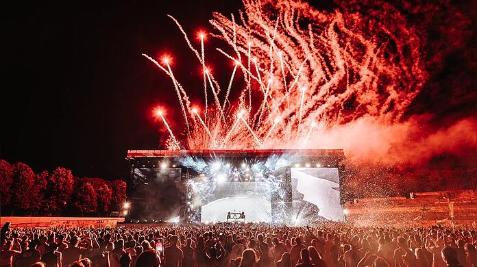 Livemusik und Feuerwerk gehörten auf dem Lollapalooza Berlin 2023 fest zusammen.