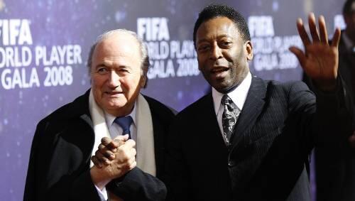 Pele (l.) mit Fifa-Boss Josef Blatter. Pele (l.) mit Fifa-Boss Josef Blatter.