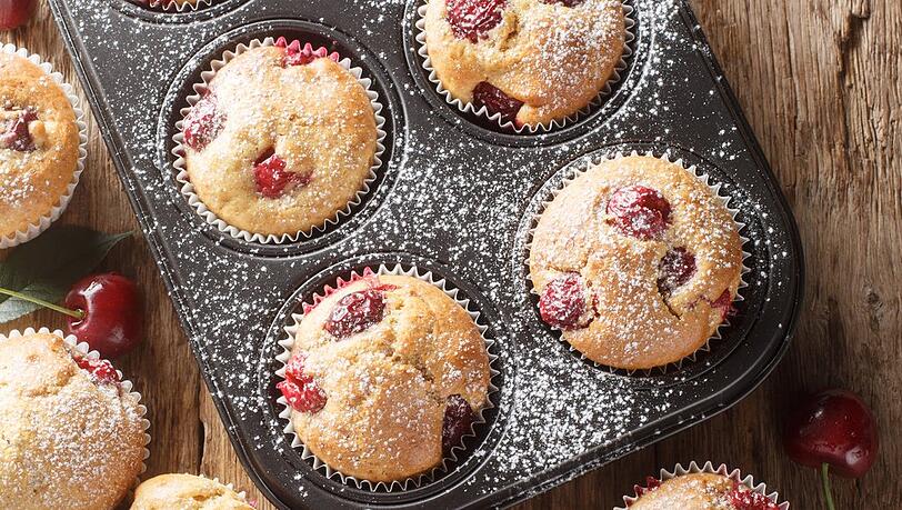 Diese Kirsch-Muffins eignen sich perfekt zum Mitbringen f&uuml;rs n&auml;chste Treffen mit Freunden.