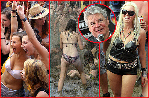 Wilde Schlammschlacht beim "Haltestelle Woodstock"-Festival - und Bundespräsident Gauck ist mittendrin. Sehen Sie hier die verrückten Bilder.