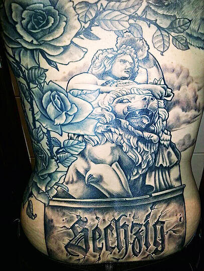 Weitere Abbildungen aus dem TSV 1860-Tattobuch von Andreas Schmied und Maik Lange.