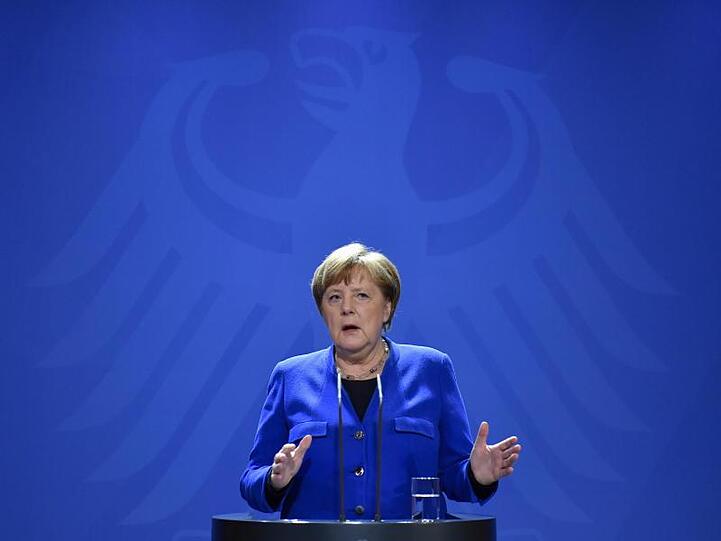 Bundeskanzlerin Angela Merkel (CDU) hat eine umgehende Umsetzung der Einreisebeschränkungen für Nicht-EU-Bürger nach Deutschland zugesagt.