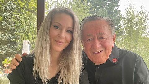 Überraschendes Liebes-Comeback: Richard "Mörtel" Lugner und sein Bienchen alias Simone Reiländer haben wieder zusammen gefunden undwohnen jetzt auch schon zusammen.