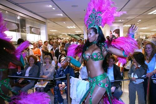 Samba-Shopping beim Kaufhof: Einkaufs-Event in München