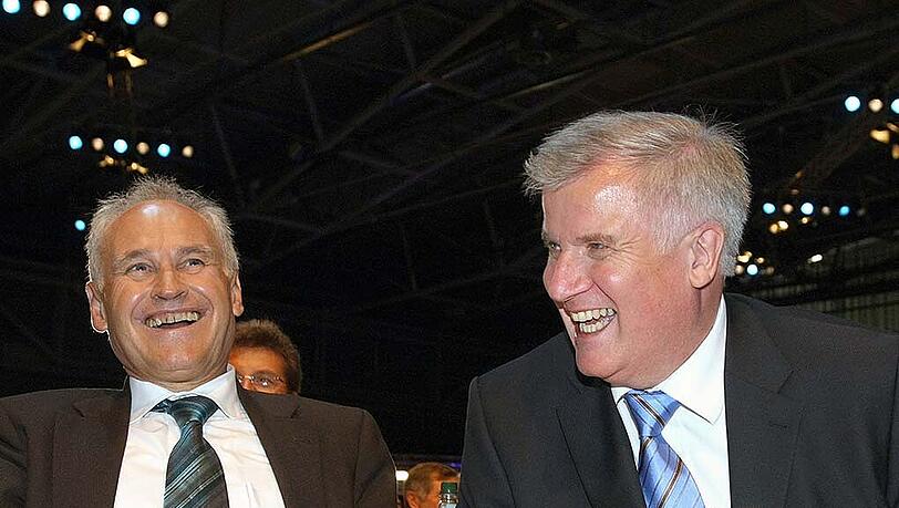 Sitzen heute nur noch selten nebeneinander: Erwin Huber mit Horst Seehofer, seinem Nachfolger als CSU-Parteichef. Sitzen heute nur noch selten nebeneinander: Erwin Huber mit Horst Seehofer, seinem Nachfolger als CSU-Parteichef.