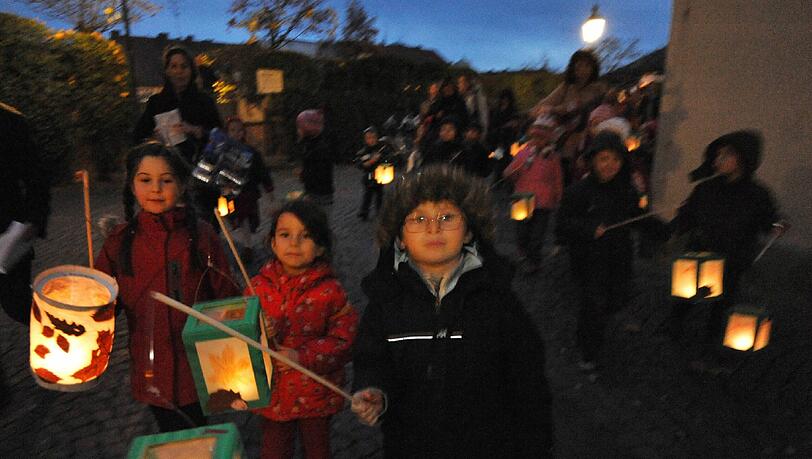 In Neuhausen ziehen die Kinder am Sonntag mit ihren Laternen durchs Viertel. In Neuhausen ziehen die Kinder am Sonntag mit ihren Laternen durchs Viertel.