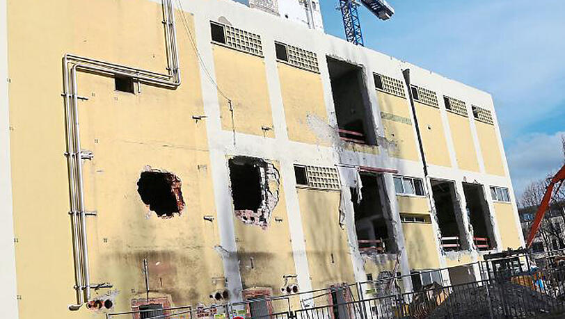 Das Paulaner-Gebäude in der Au wird abgerissen. Das Paulaner-Gebäude in der Au wird abgerissen.