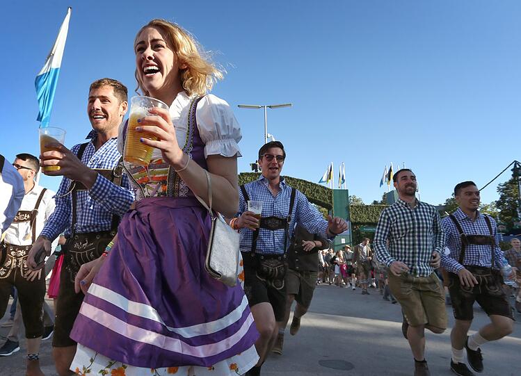Die schönsten Bilder vom ersten Wiesn-Tag 2019.