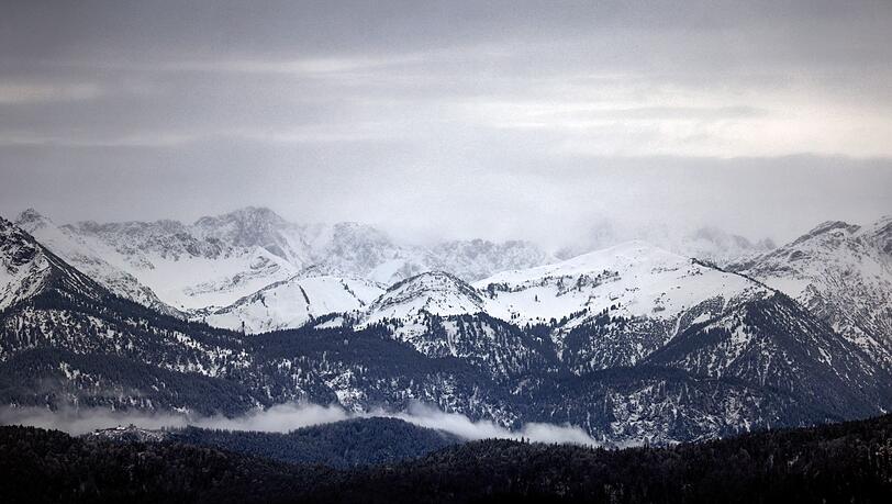 Schnee an Weihnachten wird vom Deutschen Wetterdienst nur in Teilen Bayerns vorhergesagt - vor allem in den Alpen. (Archivbild)