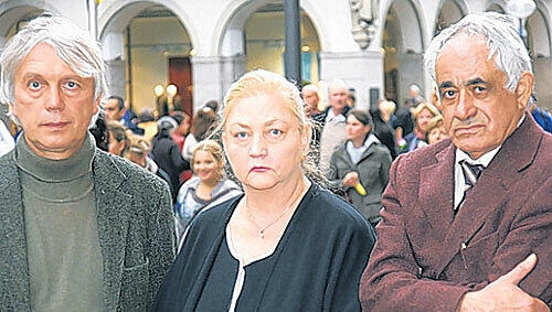 Verärgert: Hassan M. (rechts) und seine Frau Elisabeth. Daneben Rechtsanwalt Fricke. Verärgert: Hassan M. (rechts) und seine Frau Elisabeth. Daneben Rechtsanwalt Fricke.