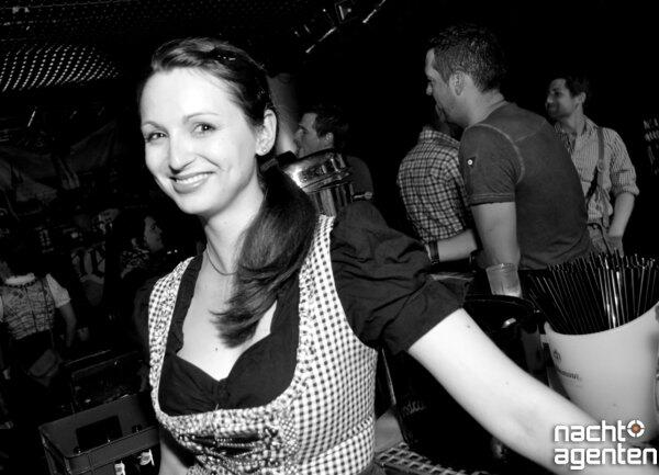 Tracht und Club - das passt zusammen! Am Dienstag wurde beim "Heimatabend" im "8below" gefeiert. Mehr Bilder unter: www.nachtagenten.de