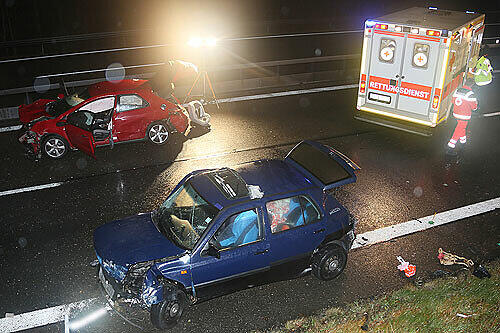 Heftige Massenkarambolage auf der A8. Es kam zu einem kilometerlangem Stau. Die Bilder vom BRK Berchtesgaden.