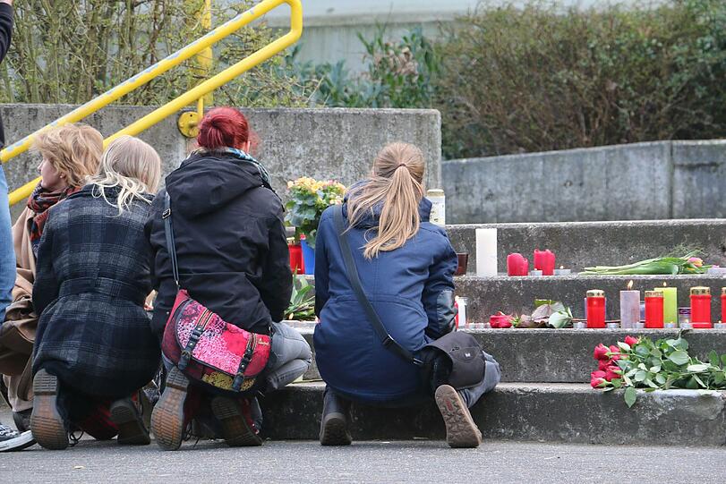 Schüler trauern am Joseph-König-Gymnasium in Haltern um ihre verunglückten Mitschüler