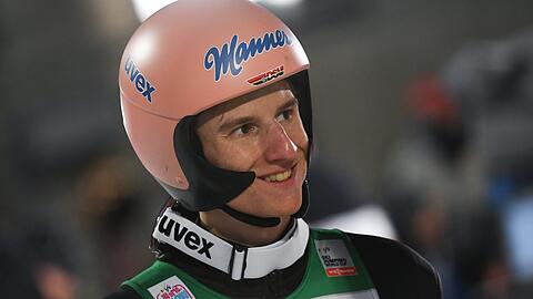 Karl Geiger springt in Oberstdorf auf den zweiten Platz.