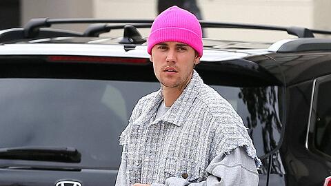 Viele Fans können nicht verstehen, wieso Justin Bieber seinen kleinen Sohn ohne Windel im Internet zeigt.