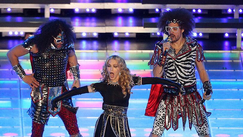 Pop-Queen Madonna: So performte sie zuletzt beim Finale des 48. Super Bowl. Nach dem Ausbruch ihres als sehr gewalttätig eingeschätzten Stalkers fürchtet die 54-Jährige nun um ihre Sicherheit. Pop-Queen Madonna: So performte sie zuletzt beim Finale des 48. Super Bowl. Nach dem Ausbruch ihres als sehr gewalttätig eingeschätzten Stalkers fürchtet die 54-Jährige nun um ihre Sicherheit.