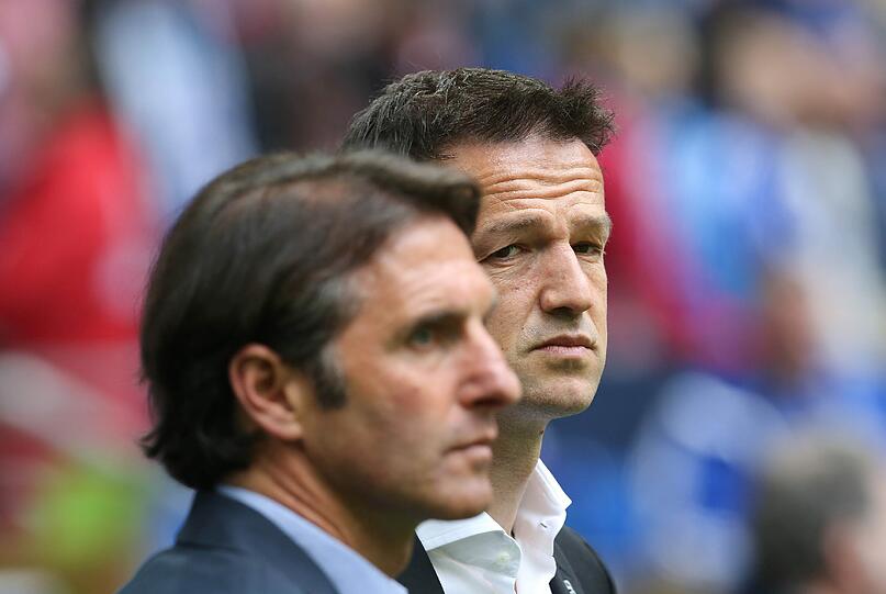 Manager Fredi Bobic rechts mit Trainer Bruno Labbadia