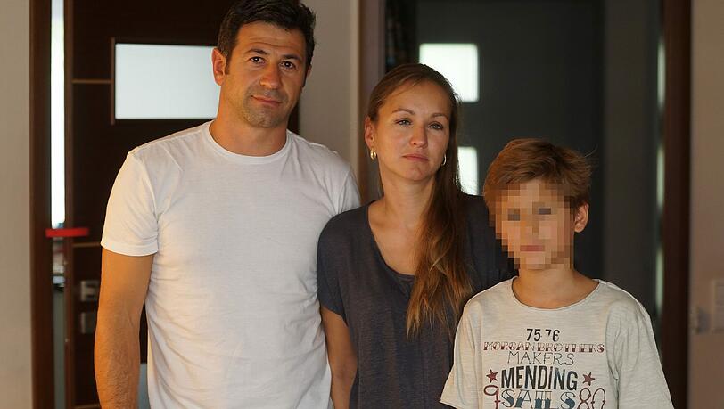 Der elfjährige David ist von der Schule entlassen. An seinem Ex-Gymnasium kursierten Sex-Gerüchte um einen Schüler und eine Lehrerin. David plauderte sie weiter — und flog. Seine Eltern Evgenij und Elena A. werfen der Schule übertriebene Härte vor. Der elfjährige David ist von der Schule entlassen. An seinem Ex-Gymnasium kursierten Sex-Gerüchte um einen Schüler und eine Lehrerin. David plauderte sie weiter — und flog. Seine Eltern Evgenij und Elena A. werfen der Schule übertriebene Härte vor.