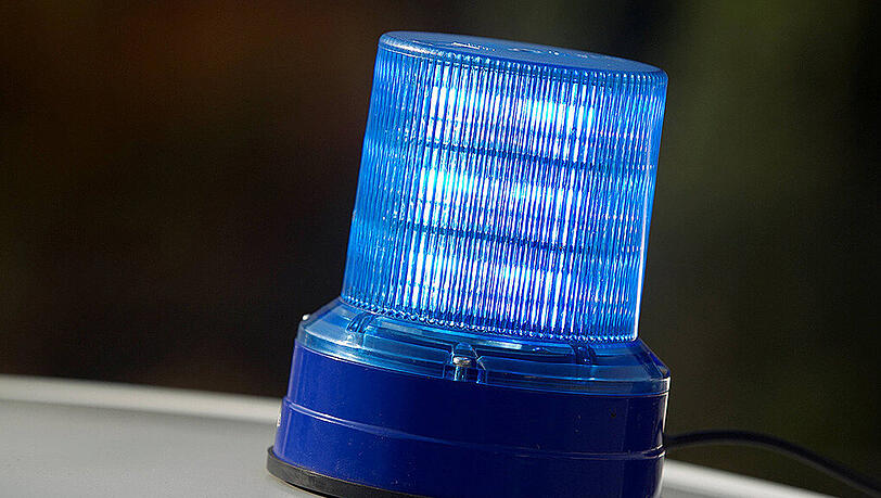 Nach der Tat konnten die beiden Täter flüchten - jetzt sucht die Polizei Zeugen. (Symbolbild) Nach der Tat konnten die beiden Täter flüchten - jetzt sucht die Polizei Zeugen. (Symbolbild)