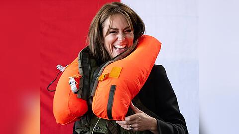 Prinzessin Kate hatte bei einem Besuch einer Militärbasis sichtlich Spaß.