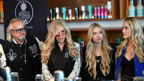 Davina Geiss (r.) spricht &uuml;ber ihre Eltern Robert und Carmen und das Thema Eifersucht.