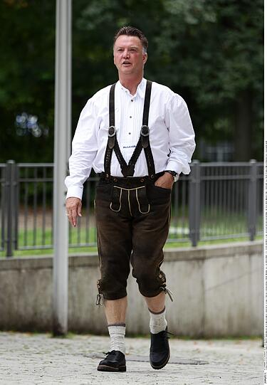 Er war kein Leisetreter beim FC Bayern: Al "Feierbiest" tanzte er mit OB Christian Ude auf dem Rathausbalkon und machte auch in der Lederhose eine anshehnliche Figur. Jetzt wird Louis van Gaal 60. Hier gibt's nochmal seine besten Bilder beim FC Bayern.