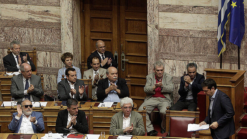 Der Kurs von Regierungschef Tsipras erhält etwas mehr Unterstützung aus den eigenen Reihen. Der Kurs von Regierungschef Tsipras erhält etwas mehr Unterstützung aus den eigenen Reihen.