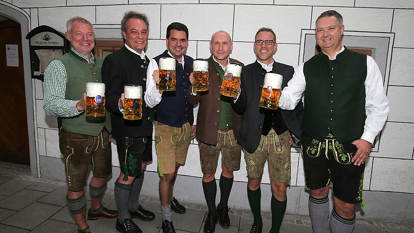 Die sechs Braumeister: Rolf Dummert (Hofbräu), Werner Mayer (Augustiner), Bernd Kräussel (Löwenbräu), Rainer Kansy (Hacker-Pschorr), Christian Dahnke (Paulaner), Harald Stückle (Spaten) (v.l.).