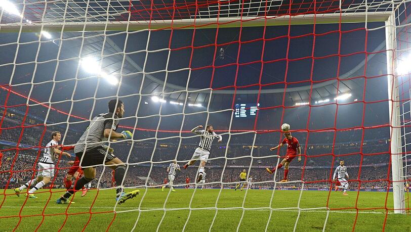 Thomas Müller trifft 2016 gegen Juventus Turin zum zwischenzeitlichen 2:2 und rettet Bayern in die Verlängerung. Thomas Müller trifft 2016 gegen Juventus Turin zum zwischenzeitlichen 2:2 und rettet Bayern in die Verlängerung.