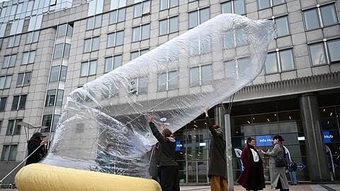 Das Kondom ist mit Luft gef&uuml;llt.