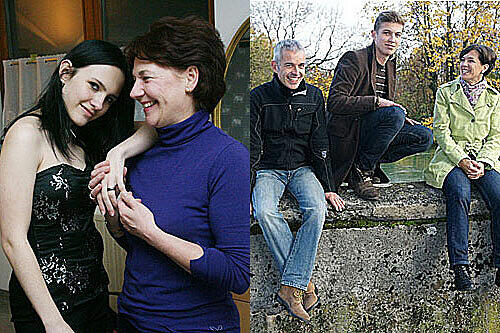 Morgaine mit ihrer Mutter und Lukas mit seinen Eltern.