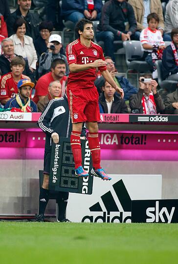 An seinem 24. Geburtstag darf 40-Millionen-Transfer Javi Martínez zum ersten Mal für die Bayern spielen. In der 77. Minute löst er Schweinsteiger ab - und beeindruckt mit einem Pass.