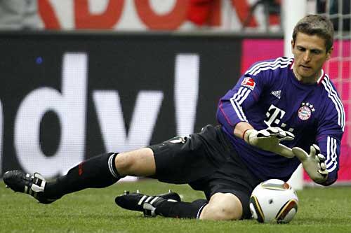 Platz 9 - Jörg Butt - 62 Spiele: Bei Bayer Leverkusen war der Keeper jahrelang gesetzt und sammelte so 35 CL-Einsätze. Beim HSV lief er sechs Mal auf, bei den Bayern avancierte er überraschend zum Stammspieler und wurde 21 Mal eingesetzt. Bei jedem der drei Vereine schoss der 41-Jährige ein Champions-League-Tor per Elfmeter.