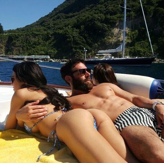 Luxuskarren, Waffen und viel, viel nackte Haut - diese drei Dinge bestimmen das Leben von Instagram-Playboy Dan Bilzerian.