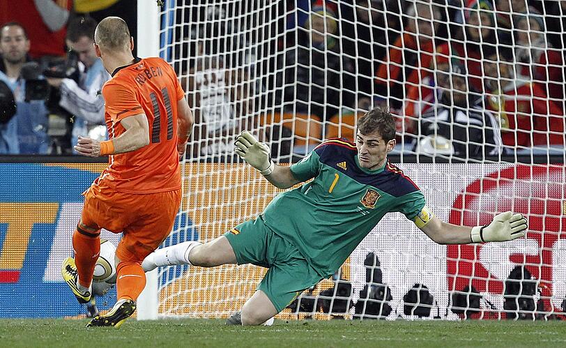 Im WM-Finale 2010 scheitert Robben alleine vor Iker Casillas.
