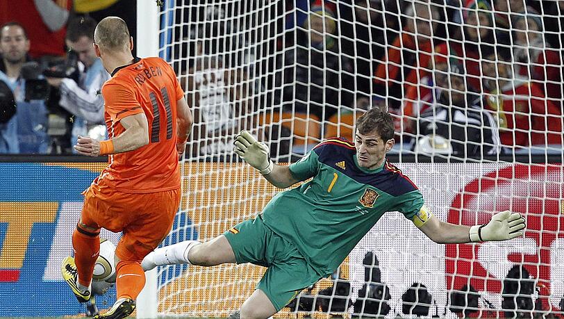 Im WM-Finale 2010 scheitert Robben alleine vor Iker Casillas. Im WM-Finale 2010 scheitert Robben alleine vor Iker Casillas.