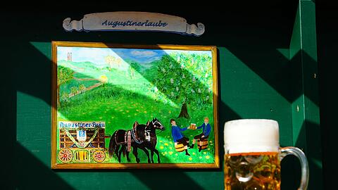 Im Hirschgarten ist Platz für 8000 Gäste - und naive Kunst.