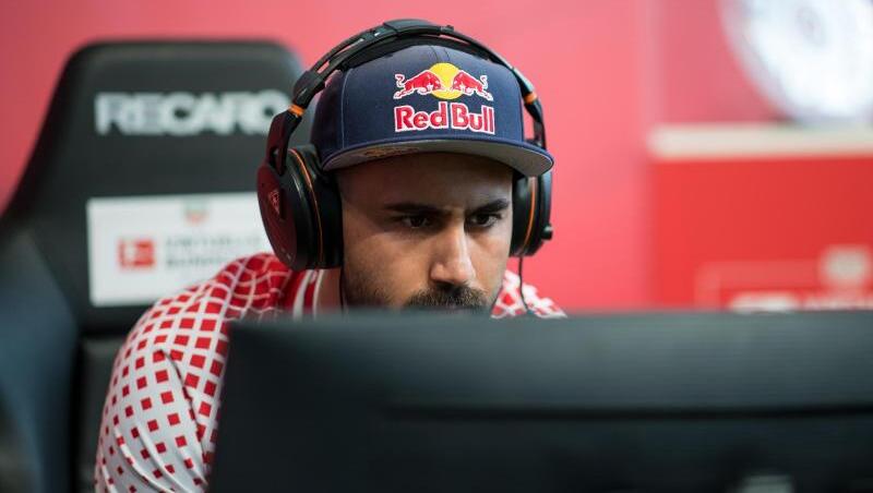Momentaufnahme vom E-Sport Finale 2017/2018 der virtuellen Bundesliga. Momentaufnahme vom E-Sport Finale 2017/2018 der virtuellen Bundesliga.