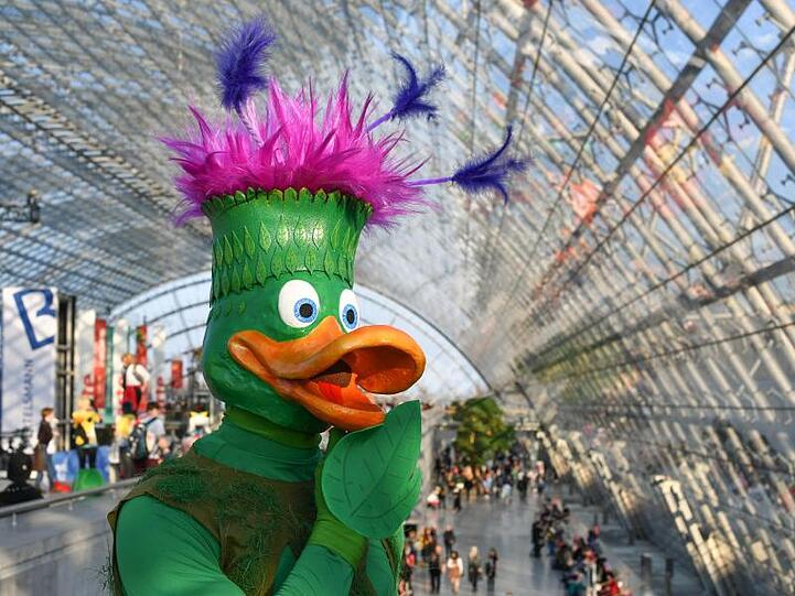 Ein als Benjamin Buchsbaum verkleideter Cosplayer hat Lust auf die Buchmesse.