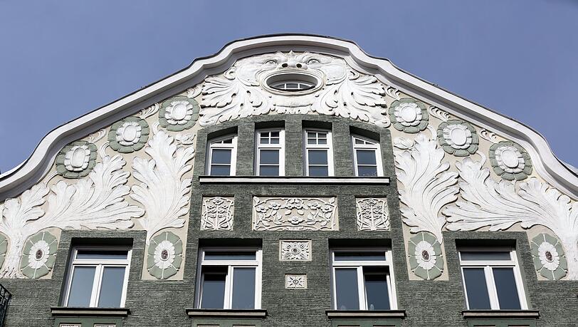 Was für ein Prachtgiebel - entdeckt in der Elsässer Straße.