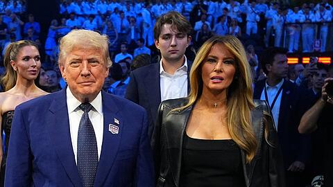 Donald und Melania Trump im Beisein des gemeinsamen Sohns Barron.