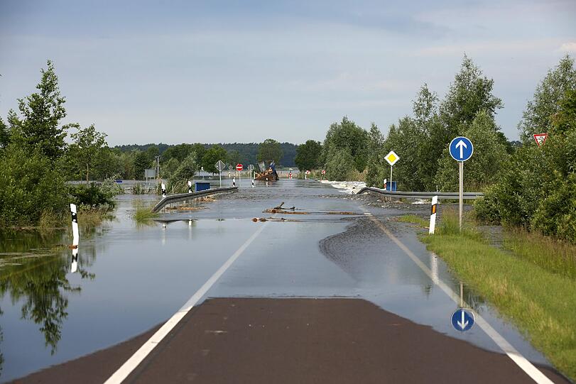 Auch etwas weiter südlich bei Schönhausen ist die Elbe über die Ufer getreten.
