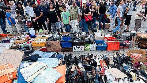 Stöbern, Feilschen - und dann Kaufen. Auf Flohmärkten verbirgt sich der ein oder andere Schatz. Die AZ gibt einen Überblick über die Münchner Trödelmärkte. (Archivbild)