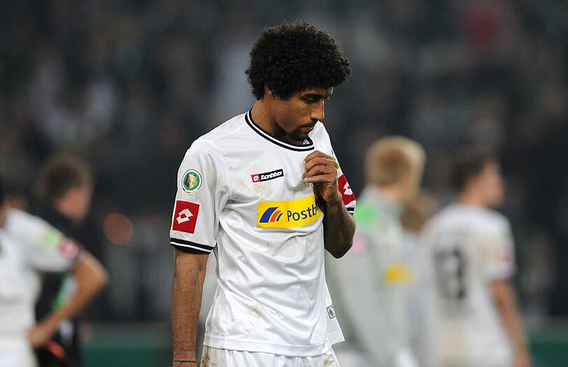 Seit Wochen kursierten Wechselgerüchte, dass der Brasilianer in der kommende Saison für Bayern spielt. Und ausgerechnet er verschoss einen Elfmeter. Ab der nächsten Spielzeit kickte Dante dann tatsächlich an der Isar.