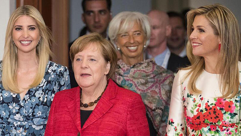 US-Präsidententochter Ivanka Trump (l-r), Bundeskanzlerin Angela Merkel, IWF-Chefin Christine Lagarde und die niederländische Königin Maxima währende des Frauengipfels in Berlin.