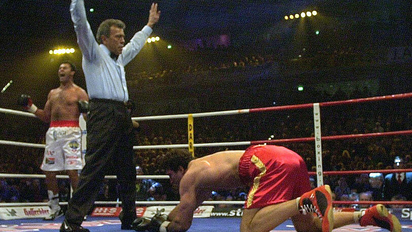 08.03.2003 - Hannover: Verlust des WM-Titels: Sensationelle Niederlage gegen den Südafrikaner Corrie Sanders durch K.o.