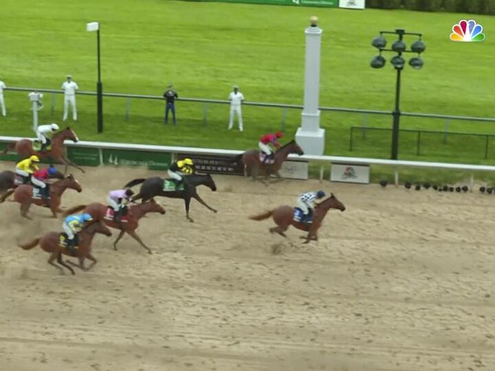 Secretariat (r) gewinnt die virtuelle Auflage des Kentucky Derbys.